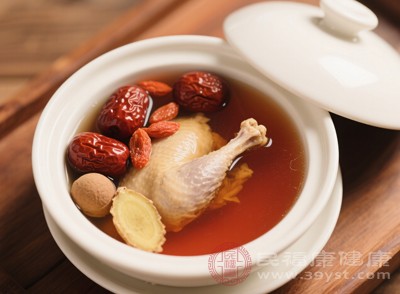 温阳散寒药膳选用具有温热特性的食材，能够温补肾阳、散寒通络，帮助人体驱散寒邪、温暖脏腑