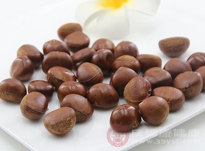 别再乱买补肾品了！这颗十几块的“坚果”，才是秋冬季养肾的“宝藏”，快安排