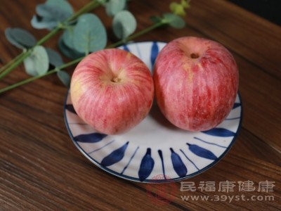 细菌会分解苹果中的膳食纤维和糖分