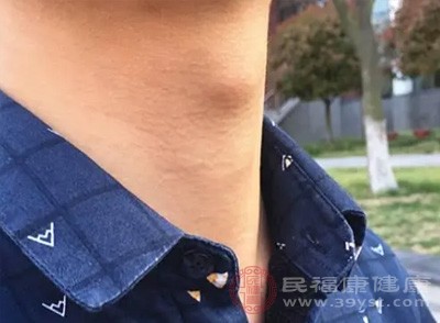 咽喉部连接鼻腔与气管，是空气进入肺部的必经之路，也是人体与外界病原体接触的“第一道防线”