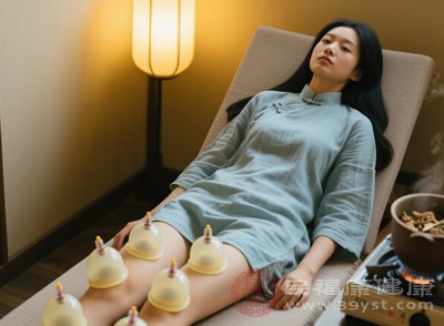 拔罐过程中，若出现疼痛、灼热等不适，要及时告知操作人员