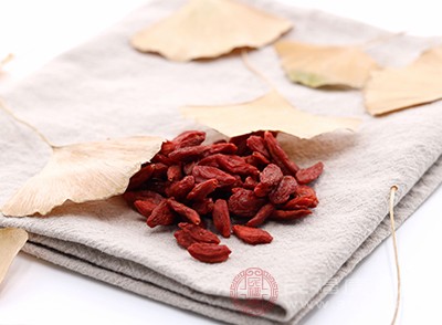 孕妇在食用时要控制好量，每天干嚼不超过10颗为宜