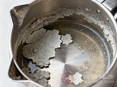 别不当回事 水垢对人体的真实影响 看完赶紧检查你家水壶