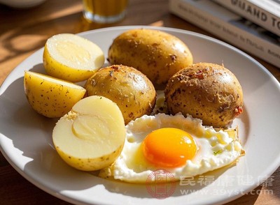 只要是做熟的土豆和鸡蛋，就不用担心这个问题