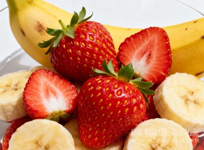 水果富含维生素、矿物质和膳食纤维,能为早餐增添甜味和口感 水果富含维生素、矿物质和膳食纤维,能为早餐增添甜味和口感