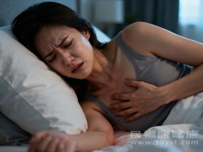 大多数经期胸胀痛为正常生理现象，但出现以下情况时需警惕异常，及时就医