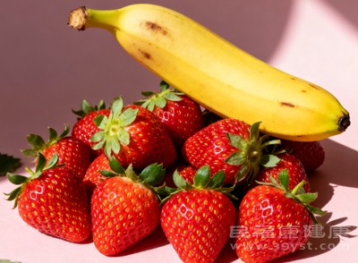 虽然水果对缓解便秘有益，但也不能过量食用