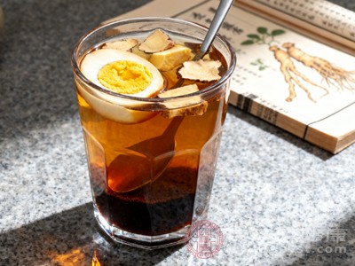 当归鸡蛋红糖水虽有滋补作用，但不宜过量食用