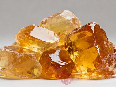 虽然松香有诸多养生功效，但未经加工的松香含有铅等重金属以及其他有害物质