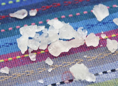 冰糖的添加需适量，过多糖分摄入不利于健康