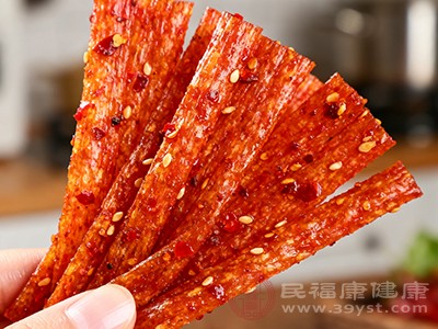 辣条营养价值低，长期把辣条当零食，会影响正常饮食