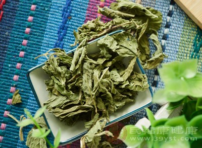 薄荷草入肝经，具有疏肝行气的功效
