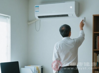 外出前10分钟可提前关闭室内暖气或空调，让鼻腔逐渐适应外界温度