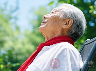 冬季晒太阳不是“瞎晒”！牢记黄金时间和关键部位，10分钟就够了