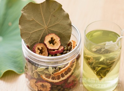 荷叶山楂茶并非“降糖药”,糖尿病患者饮用时需严格控制量,且不能替代降糖治疗方案 荷叶山楂茶并非“降糖药”,糖尿病患者饮用时需严格控制量,且不能替代降糖治疗方案