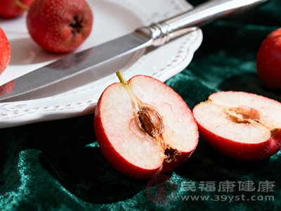 虽然山楂具有一定的减肥功效,但在食用过程中也有诸多注意事项 虽然山楂具有一定的减肥功效,但在食用过程中也有诸多注意事项