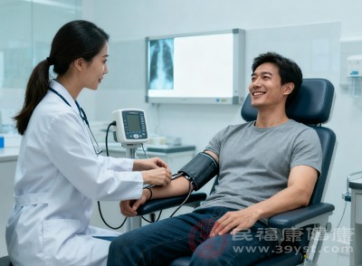 定期体检，及时掌握心血管状况，早发现早干预