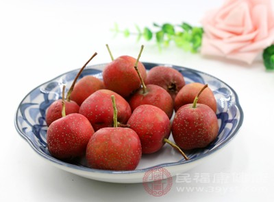 山楂小小的果实里，藏着丰富的营养成分