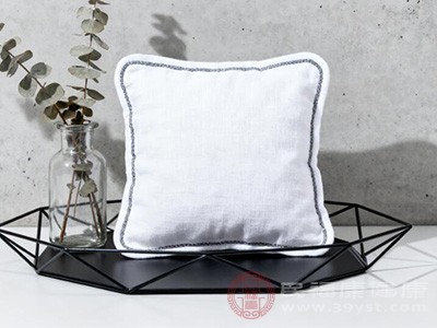 孕妇、皮肤破损或有炎症的人群不宜使用海盐热敷包