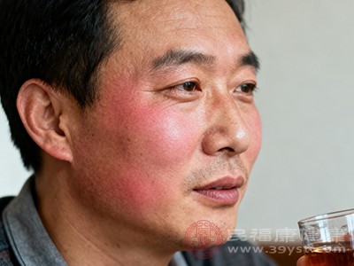 喝酒脸红的根源在于人体对酒精的代谢出现异常 喝酒脸红的根源在于人体对酒精的代谢出现异常
