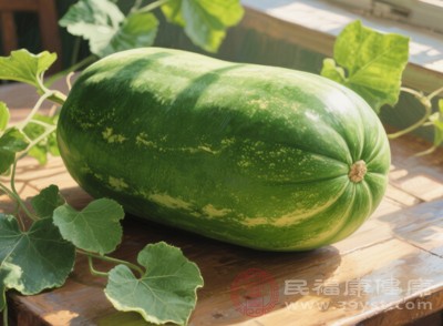 冬瓜是一种利水消肿的蔬菜，几乎不含脂肪，热量低