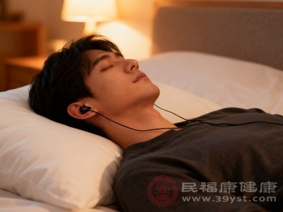 入耳式耳机直接插入耳道,睡眠中身体翻动时,耳机容易与外耳道皮肤摩擦,造成皮肤破损、红肿 入耳式耳机直接插入耳道,睡眠中身体翻动时,耳机容易与外耳道皮肤摩擦,造成皮肤破损、红肿