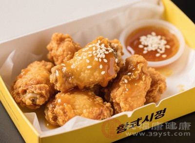 油炸食品:油脂浸透的“胖人神器” 油炸食品:油脂浸透的“胖人神器”