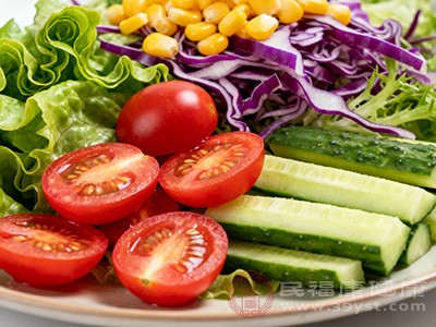 制作成营养均衡的健身沙拉，低热量、高纤维