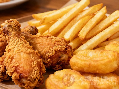 但如果不注意饮食,摄入过多高热量、高脂肪食物,减肥效果也会大打折扣 但如果不注意饮食,摄入过多高热量、高脂肪食物,减肥效果也会大打折扣