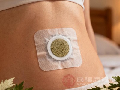 贴在肚脐上的“小太阳” 艾草肚脐贴的神奇功效大揭秘