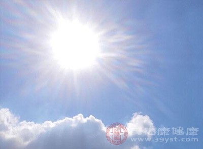 适当晒太阳也能促进体内维生素D的合成 适当晒太阳也能促进体内维生素D的合成