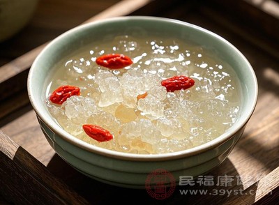 雪燕中的膳食纤维能促进肠道蠕动,增加粪便体积 雪燕中的膳食纤维能促进肠道蠕动,增加粪便体积