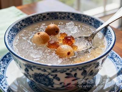 雪燕桃胶皂角米除了具有上述功效外，还能在一定程度上滋养身心，缓解压力