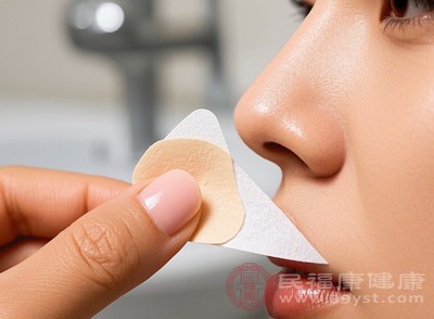 希望温和改善鼻翼外观的人群，非手术方式主要通过视觉修饰和日常护理，在一定程度上优化鼻翼的视觉比例，适合鼻部基础较好、仅需轻微调整的情况