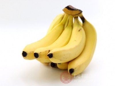 增加富含钾的食物，如香蕉