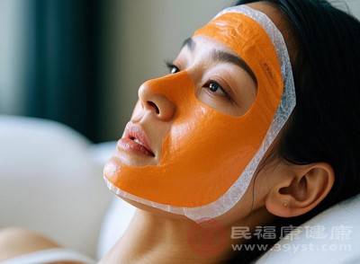 若敷完后感觉脸部有刺痛、瘙痒等不适，或者面膜质地较为厚重，建议用清水轻柔洗净