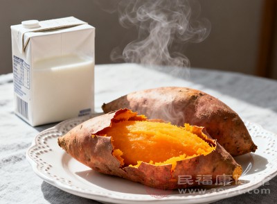 红薯富含β-胡萝卜素、维生素C和膳食纤维，味道香甜