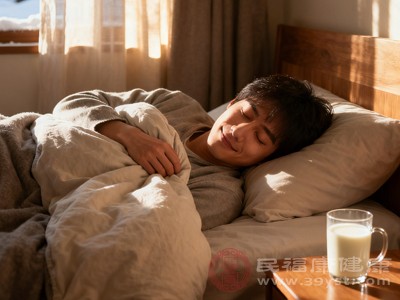 “早卧”是“晚起”的前提，若晚上熬夜至凌晨，即使白天睡再久，也无法弥补阳气的耗损，反而会打乱生物钟