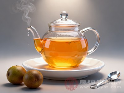 罗汉果性凉,脾胃虚寒、容易腹泻的人群不宜过量饮用,以免加重不适症状 罗汉果性凉,脾胃虚寒、容易腹泻的人群不宜过量饮用,以免加重不适症状