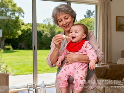补充维生素d滴剂的同时,不能忽视饮食和日晒的作用 补充维生素d滴剂的同时,不能忽视饮食和日晒的作用