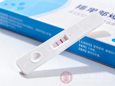 怀孕后，女性体内会分泌大量的人绒毛膜促性腺激素（hCG）、雌激素和孕激素，这些激素会共同作用于乳腺组织，为后续的哺乳做准备，胸变软是孕早期常见的生理变化之一