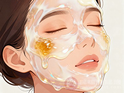 将蜂蜜与牛奶按1：2的比例混合，搅拌均匀后涂抹在脸上