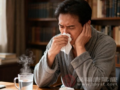 普通感冒起病相对较缓，症状会逐渐出现并加重，从出现轻微鼻塞、流涕到症状高峰通常需要1-2天