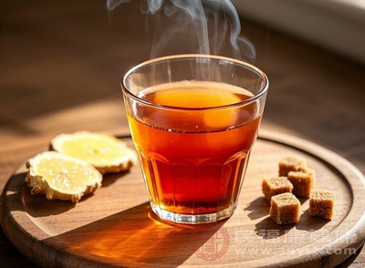 喝红糖水时搭配的食物也不容忽视 喝红糖水时搭配的食物也不容忽视