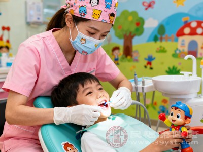 儿童换牙期(通常6-12岁)出现门牙松动属于正常生理现象,是恒牙萌出替换乳牙的自然过程,无需特殊处理 儿童换牙期(通常6-12岁)出现门牙松动属于正常生理现象,是恒牙萌出替换乳牙的自然过程,无需特殊处理