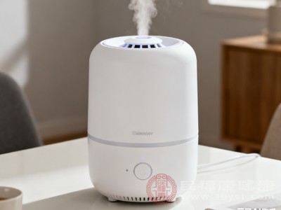 使用加湿器将室内空气湿度维持在40%-60%，这是抑制静电产生的关键