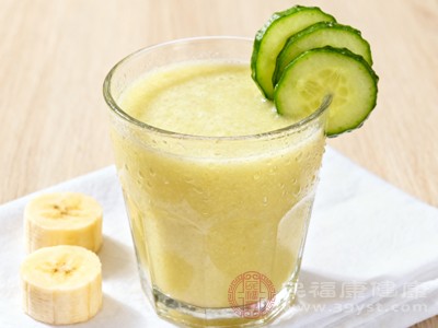 若用黄瓜香蕉蜂蜜汁替代含糖饮料（如可乐、奶茶）或高热量果汁，能有效减少每日的能量摄入