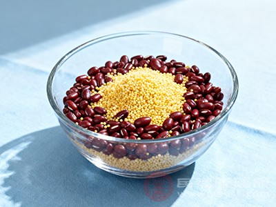 睡前用温水泡脚就是驱寒养气血的好办法