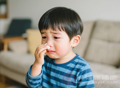 5岁以下儿童,尤其是2岁以下婴幼儿,免疫系统尚未发育成熟,呼吸道较为娇嫩,感染流感病毒后容易出现高热、喘息、呕吐等症状 5岁以下儿童,尤其是2岁以下婴幼儿,免疫系统尚未发育成熟,呼吸道较为娇嫩,感染流感病毒后容易出现高热、喘息、呕吐等症状