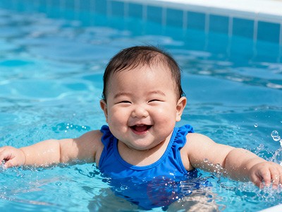 水的温度、压力、流动等特性，构成了丰富多样的感官刺激源